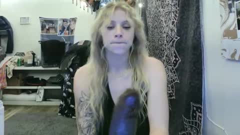 Ashlee Wolf online show from 11-16-25, 06:30