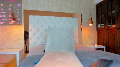 Snapshot of ashleeybrownn chatting on 12-19-24, 01:39 Ashleey Brownn online show from 12-19-24, 01:39