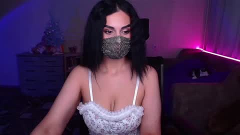   Yasmina   online show from 01-25-25, 03:40