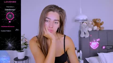 Snapshot of ashley__jess chatting on 09-16-25, 02:51 Ashley online show from 09-16-25, 02:51