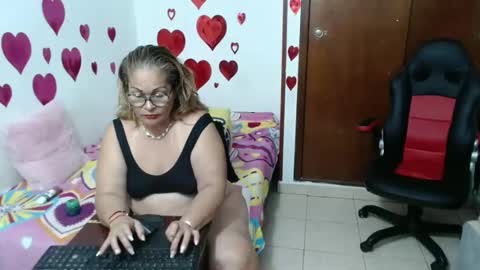 ashley pink11 online show from 01-28-25, 01:39