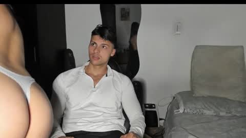 Snapshot of ashleyandtyler chatting on 10-09-25, 10:19 ASHLEY AND TYLER online show from 10-09-25, 10:19