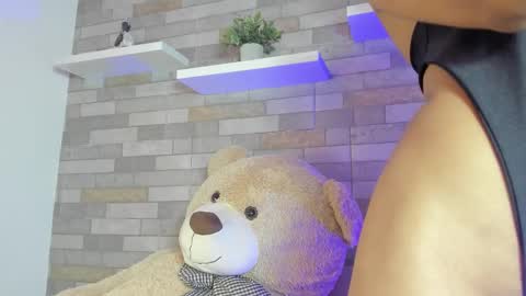 AshleyHill online show from 11-25-25, 04:01