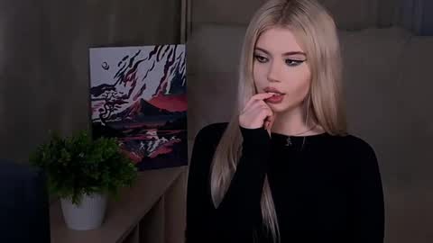 Ashley online show from 09-24-25, 12:08