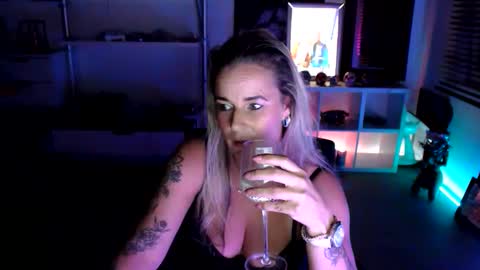 Snapshot of ashleyrosesweet chatting on 10-12-25, 06:29 ashleyrosesweet online show from 10-12-25, 06:29