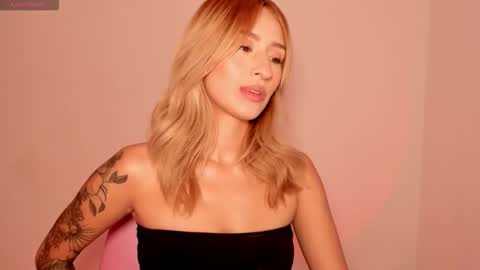 Snapshot of ashleyroys_111 chatting on 01-19-26, 04:22 dahiana online show from 01-19-26, 04:22