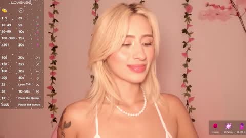 Snapshot of ashleyroys_111 chatting on 02-17-26, 05:08 dahiana online show from 02-17-26, 05:08