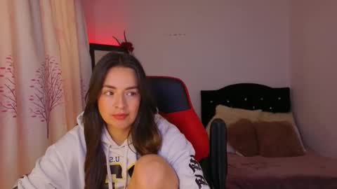 Snapshot of ashleyt1998 chatting on 02-10-26, 01:37 ASHLEY online show from 02-10-26, 01:37