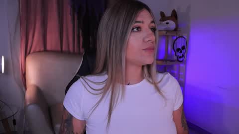 Ashley Lauren online show from 10-20-25, 04:02