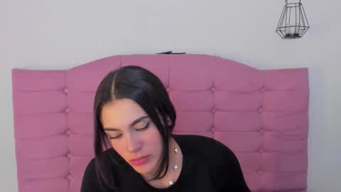 kylie online show from 10-11-25, 01:38