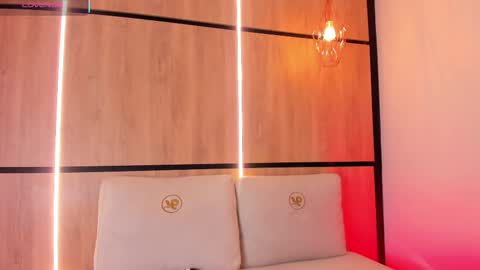 ashlyn online show from 10-15-25, 07:14