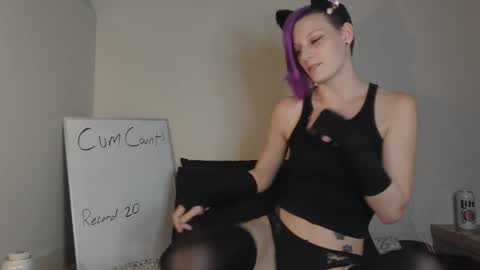 Snapshot of ashquartz chatting on 10-31-25, 11:50 Ash online show from 10-31-25, 11:50