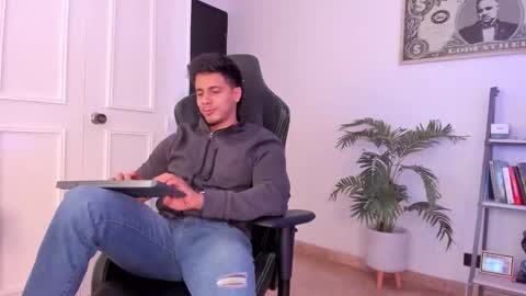 Snapshot of ashton_coleman_ chatting on 10-21-25, 03:18 my name real is camilo online show from 10-21-25, 03:18