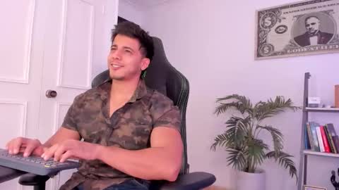 Snapshot of ashton_coleman_ chatting on 10-22-25, 04:57 my name real is camilo online show from 10-22-25, 04:57