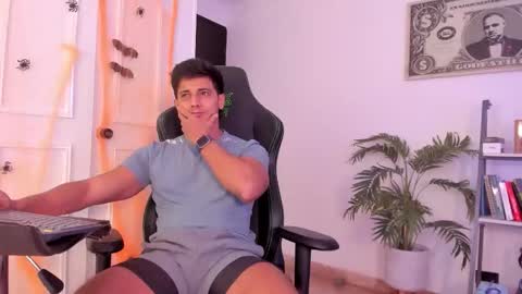 Snapshot of ashton_coleman_ chatting on 10-28-25, 05:22 my name real is camilo online show from 10-28-25, 05:22