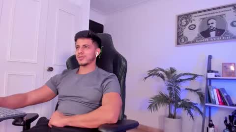 Snapshot of ashton_coleman_ chatting on 11-13-25, 09:03 my name real is camilo online show from 11-13-25, 09:03