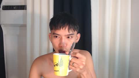 Snapshot of asian_cutiebaexx chatting on 11-17-25, 02:23 Pat online show from 11-17-25, 02:23