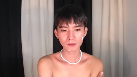 Snapshot of asian_cutiebaexx chatting on 12-18-25, 07:36 Pat online show from 12-18-25, 07:36