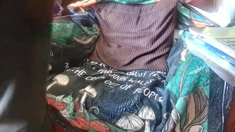 Snapshot of asianlooker chatting on 11-07-25, 12:49 John online show from 11-07-25, 12:49