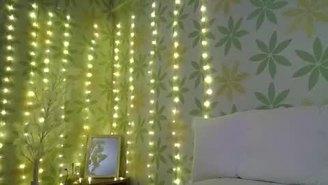 Snapshot of asianshiny chatting on 02-14-25, 09:34 Alice online show from 02-14-25, 09:34