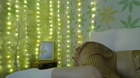 Snapshot of asianshiny chatting on 03-08-25, 03:02 Alice online show from 03-08-25, 03:02