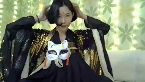 Snapshot of asianshiny chatting on 10-16-25, 01:01 Alice online show from 10-16-25, 01:01