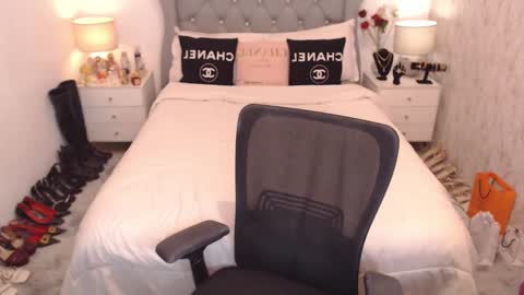 Snapshot of asiantartcummers chatting on 01-10-25, 05:56 Kylie online show from 01-10-25, 05:56