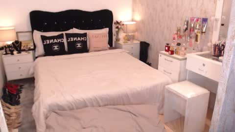 Snapshot of asiantartcummers chatting on 02-20-25, 04:25 Kylie online show from 02-20-25, 04:25