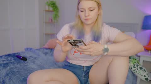 Asiri   pronounced Ah-siri Please no nicknames   3 online show from 04-09-26, 05:07