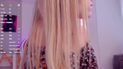 Caroline online show from 03-08-25, 11:48