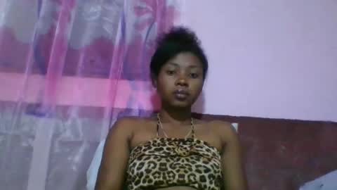 Snapshot of asmiraa chatting on 12-23-25, 05:27 asmiraa online show from 12-23-25, 05:27