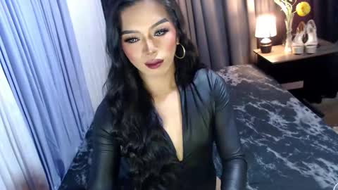 Margaux Miller online show from 10-15-25, 06:41