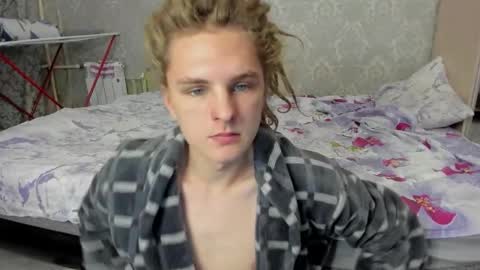 Snapshot of asphalt_surfer chatting on 10-19-25, 10:27 asphalt surfer online show from 10-19-25, 10:27