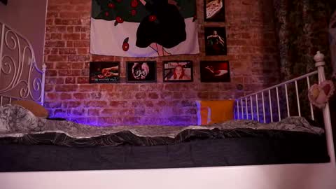 Snapshot of assgives chatting on 10-14-25, 03:40 Eva online show from 10-14-25, 03:40