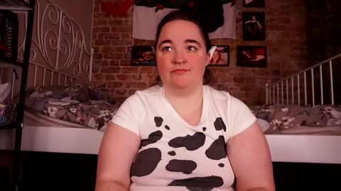 Snapshot of assgives chatting on 10-28-25, 02:59 Eva online show from 10-28-25, 02:59