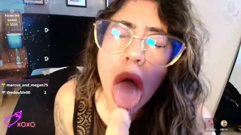 Snapshot of asshley_tyler chatting on 09-15-25, 07:14 ash online show from 09-15-25, 07:14