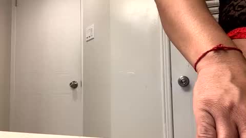 Snapshot of assloveman25 chatting on 11-22-25, 01:37 Linda online show from 11-22-25, 01:37