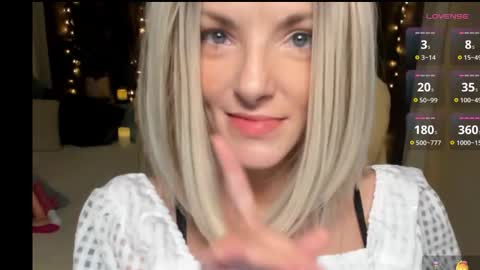 Snapshot of asteris_stella chatting on 10-18-25, 10:10 Asteris online show from 10-18-25, 10:10