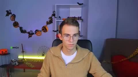 Snapshot of astren_villo chatting on 10-25-25, 12:02 astren online show from 10-25-25, 12:02