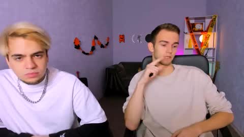 Snapshot of astren_villo chatting on 10-30-25, 01:23 astren online show from 10-30-25, 01:23