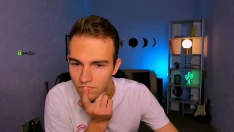 Snapshot of astren_villo chatting on 11-09-25, 01:31 astren online show from 11-09-25, 01:31