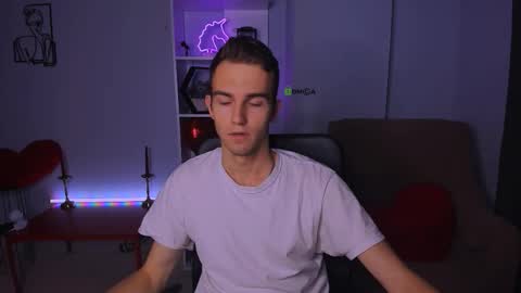 Snapshot of astren_villo chatting on 11-13-25, 01:21 astren online show from 11-13-25, 01:21