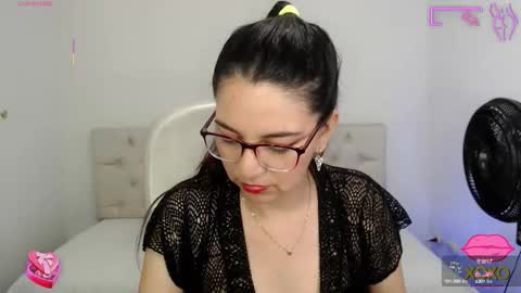 Snapshot of astrolover_ chatting on 10-11-25, 03:39 camila online show from 10-11-25, 03:39