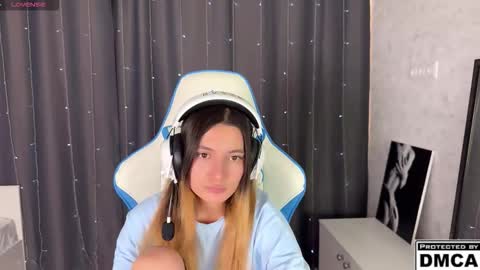 Snapshot of asya_foxy chatting on 09-18-25, 02:57 Asya online show from 09-18-25, 02:57