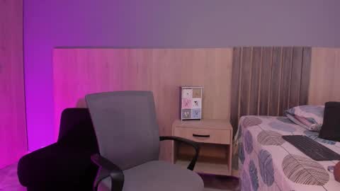 Atenea online show from 12-19-25, 12:23