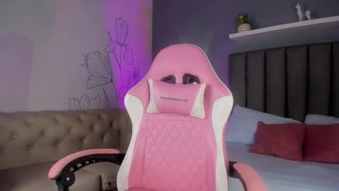 Atenea online show from 11-25-25, 07:47