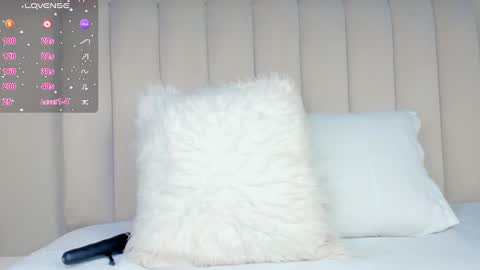 ATENEA ROBERTS Sofia online show from 01-29-25, 05:40