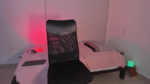 Atenea online show from 09-11-25, 05:07