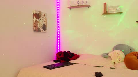 Snapshot of athena_makri05 chatting on 01-04-25, 06:30 ATENEA MAKRI online show from 01-04-25, 06:30