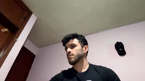 Snapshot of athlete_boy22 chatting on 10-19-25, 10:05 Atlas online show from 10-19-25, 10:05